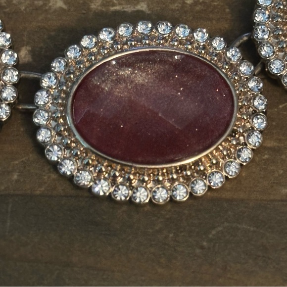 Gold tone cabochon stone with rhinestones link statement necklace - Picture 3 of 5